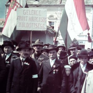 A magyar csapatok bevonulását várva, Erdély- 1940 (Forrás: Fortepan)
